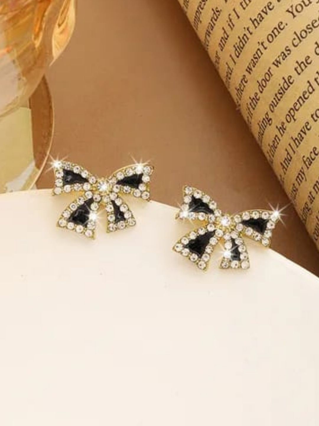 

CareDone Contemporary Studs Earrings, Black