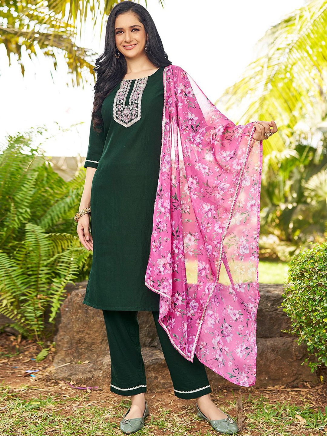 

KALINI Floral Thread Work Straight Kurta with Trousers & Dupatta, Green