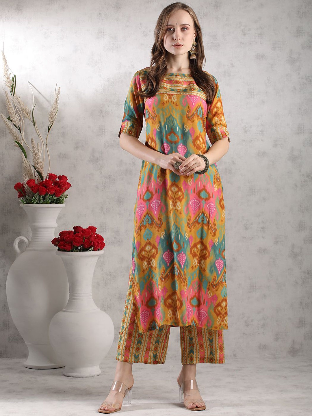 

GoSriKi Floral Printed Round Neck Straight Kurta with Trousers, Mustard