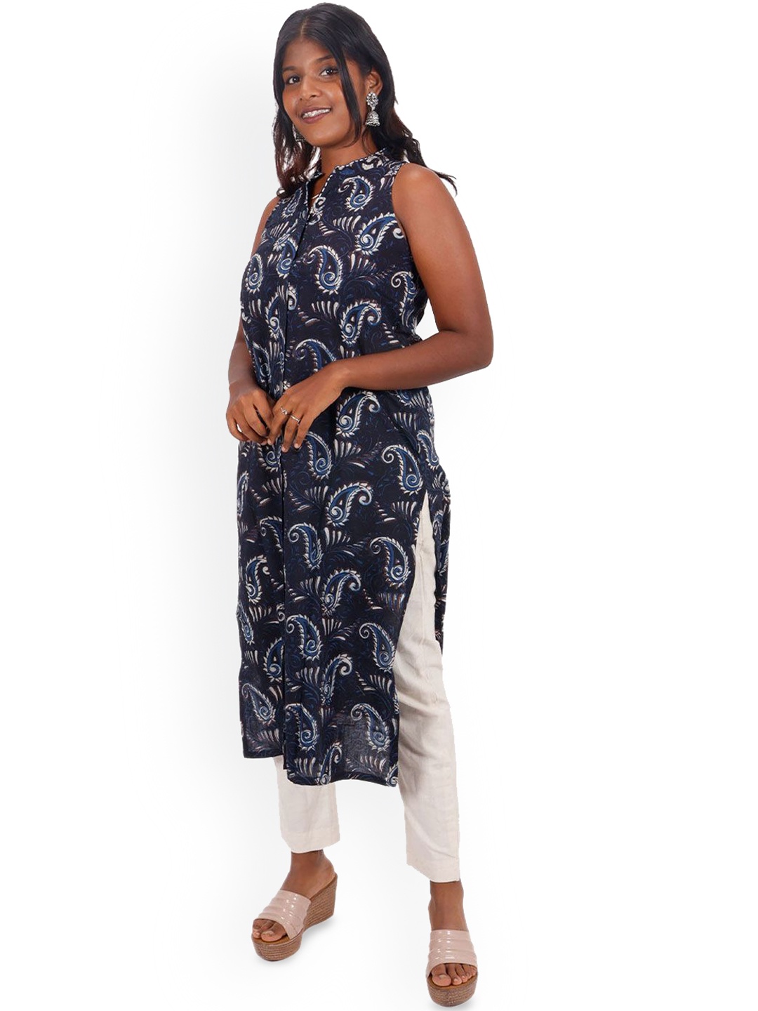 

Avishya Floral Printed Mandarin Collar Cotton Straight Kurta, Blue