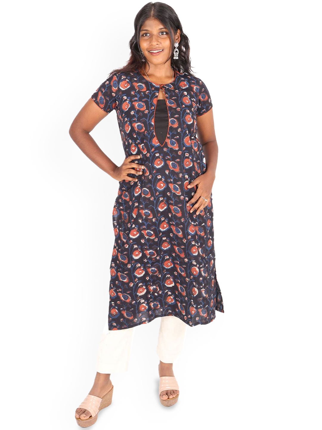 

Avishya Floral Printed Cotton A-Line Kurta, Black