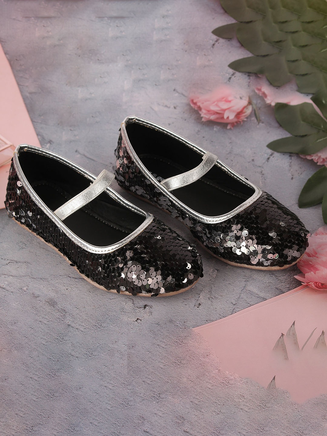 

BOYZ N GALZ Girls Embellished Ballerinas Flats, Black