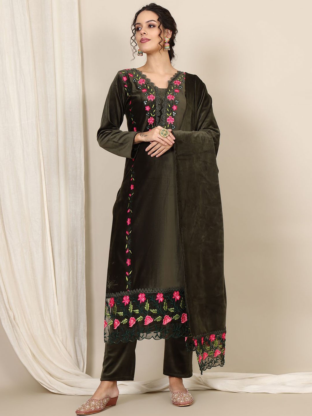 

KALINI Floral Embroidered Regular Pure Wool Straight Kurta with Trousers & Dupatta, Olive