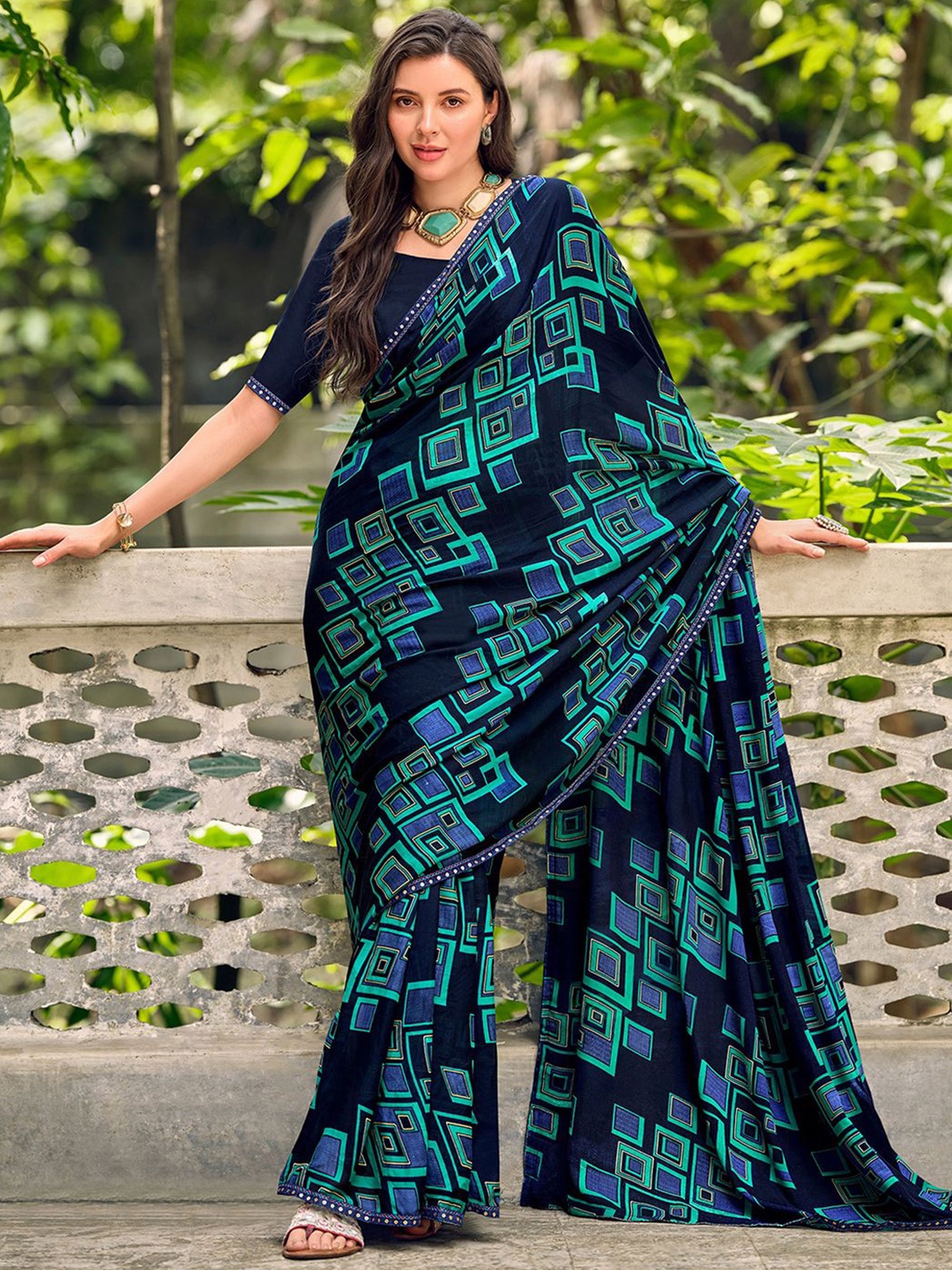 

SANSKAR Geometric Printed Embroidered Saree, Navy blue