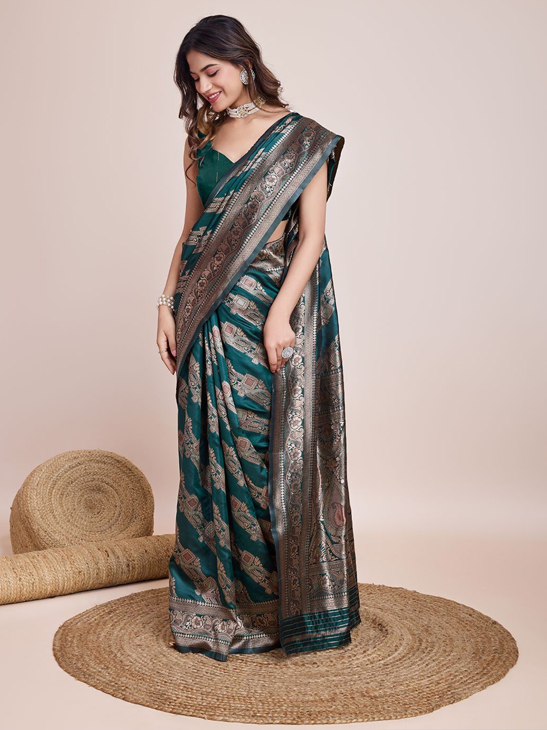 

CARTYSHOP Floral Zari Woven Design Kanjeevaram Saree, Green
