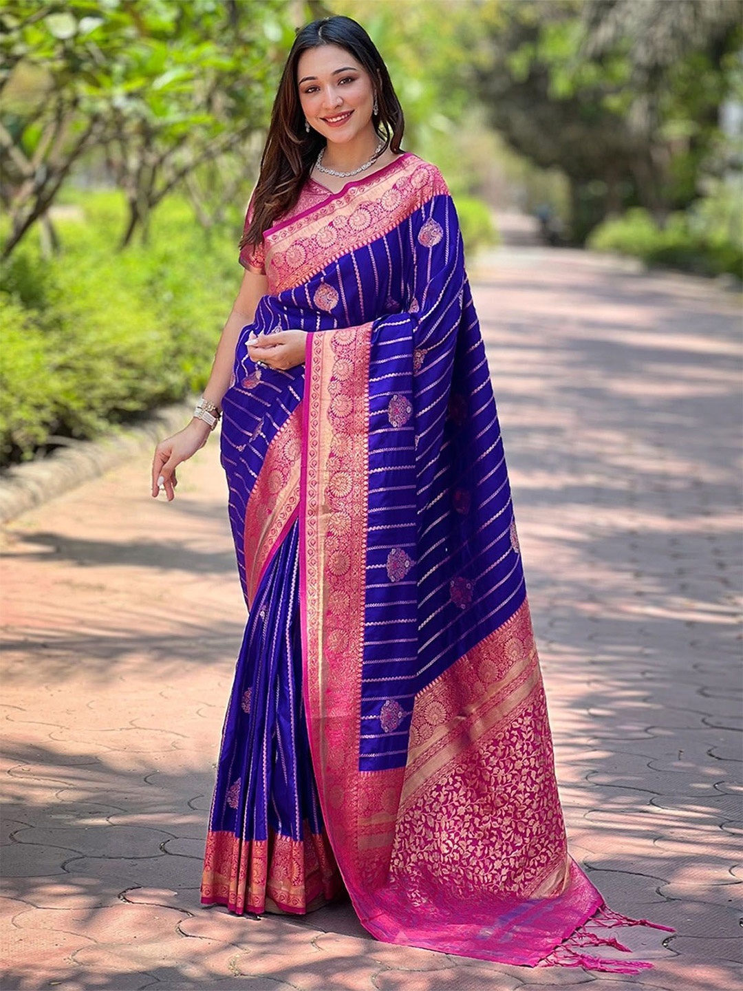 

ODETTE Ethnic Motifs Woven Design Zari Saree, Navy blue