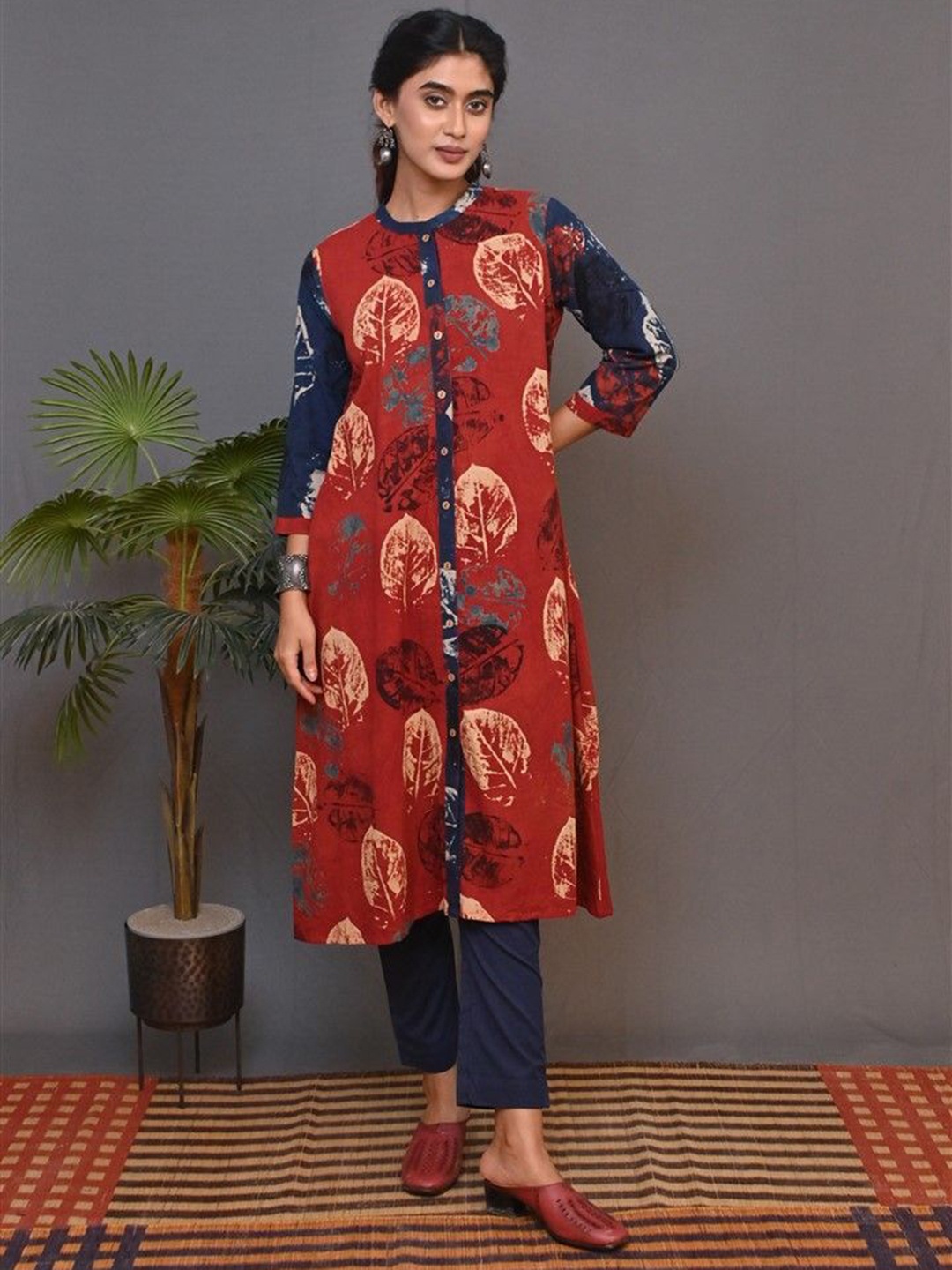 

Earthwear Floral Printed Regular Cotton Straight Kurta, Red