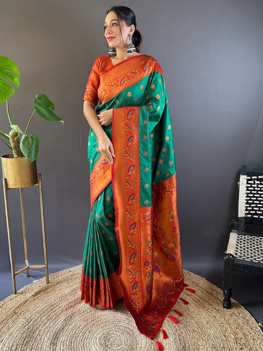 

ODETTE Ethnic Motifs Woven Design Zari Saree, Green