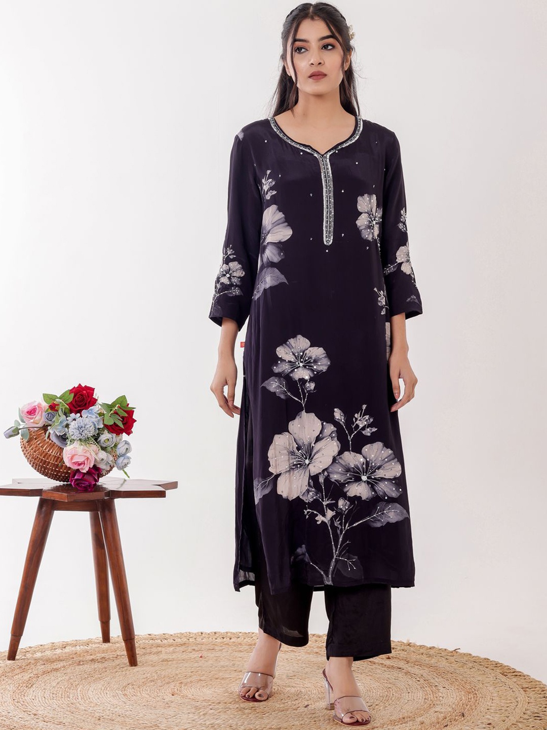 

Chandbaali Floral Printed Regular Silk Crepe Straight Kurta with Trousers & Dupatta, Black