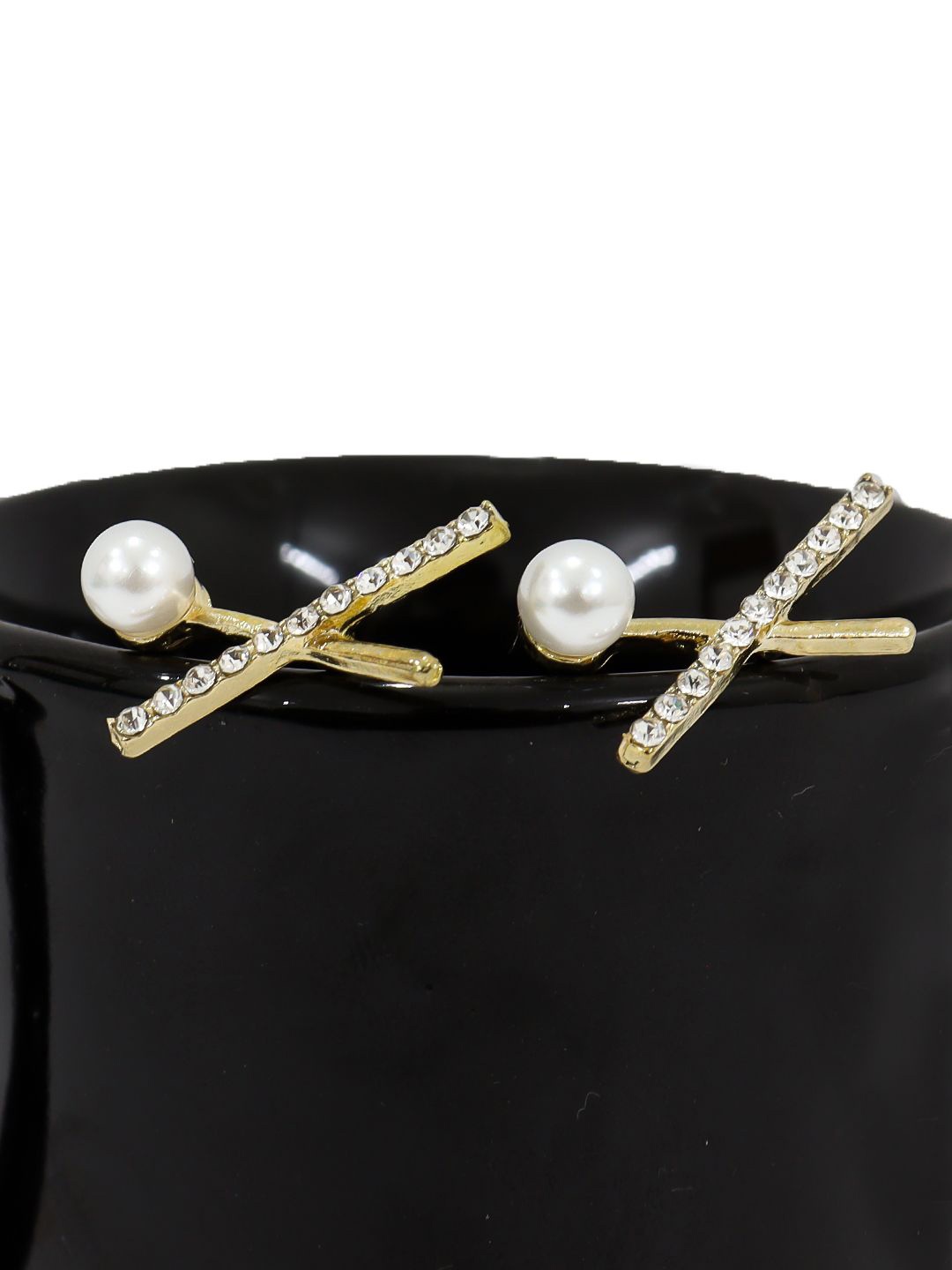 

FIMBUL Gold-Plated Geometric Shaped Pearls Studs Earrings