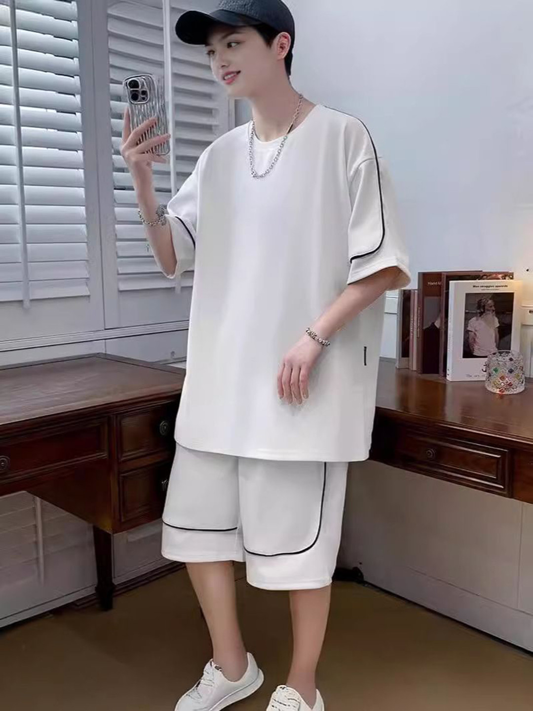 

StyleCast Round Neck Short Sleeves T-Shirt With Shorts, White