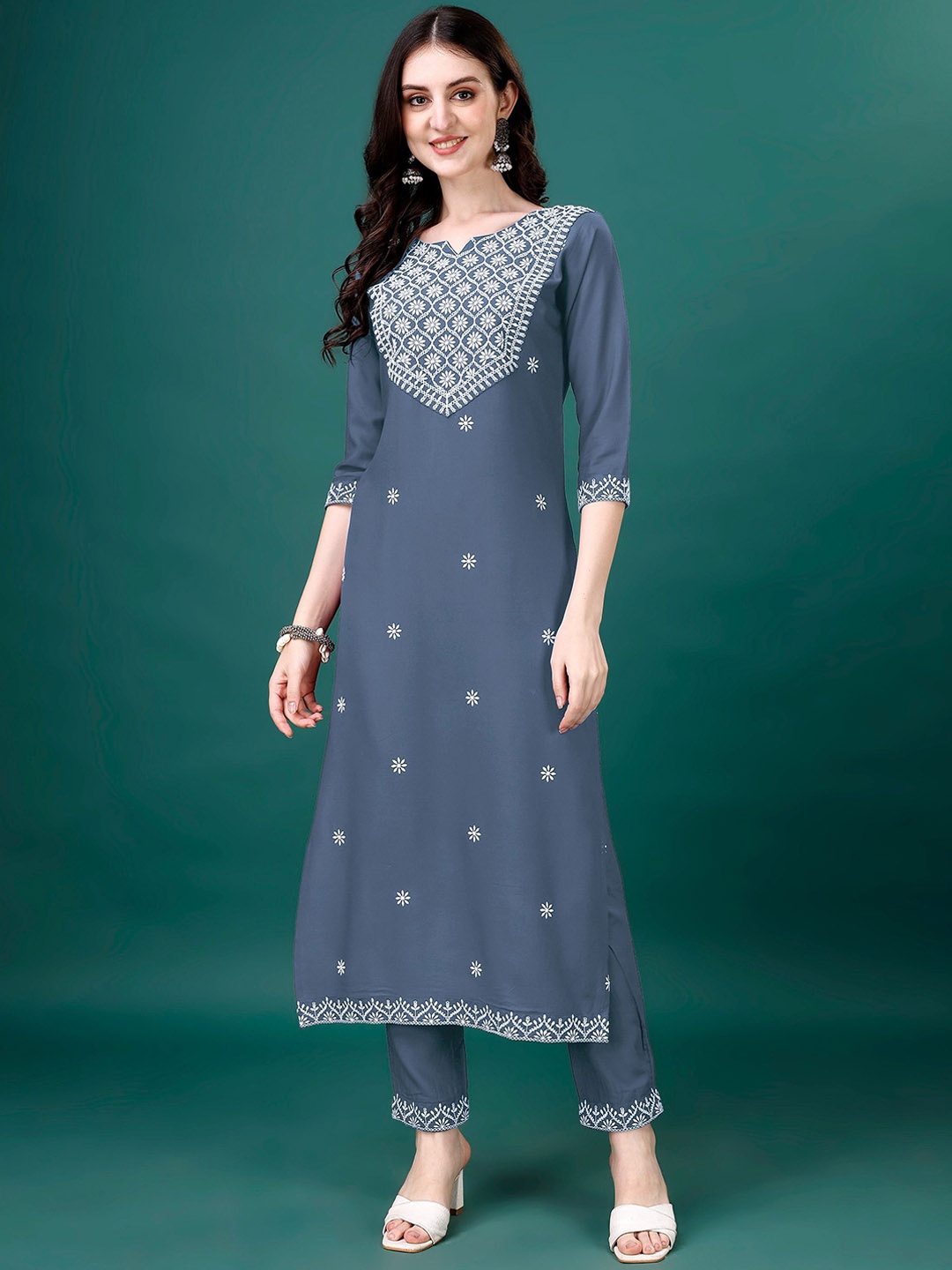 

FANTASY FAB Floral Embroidered Notch Neck Straight Kurta With Trousers, Grey