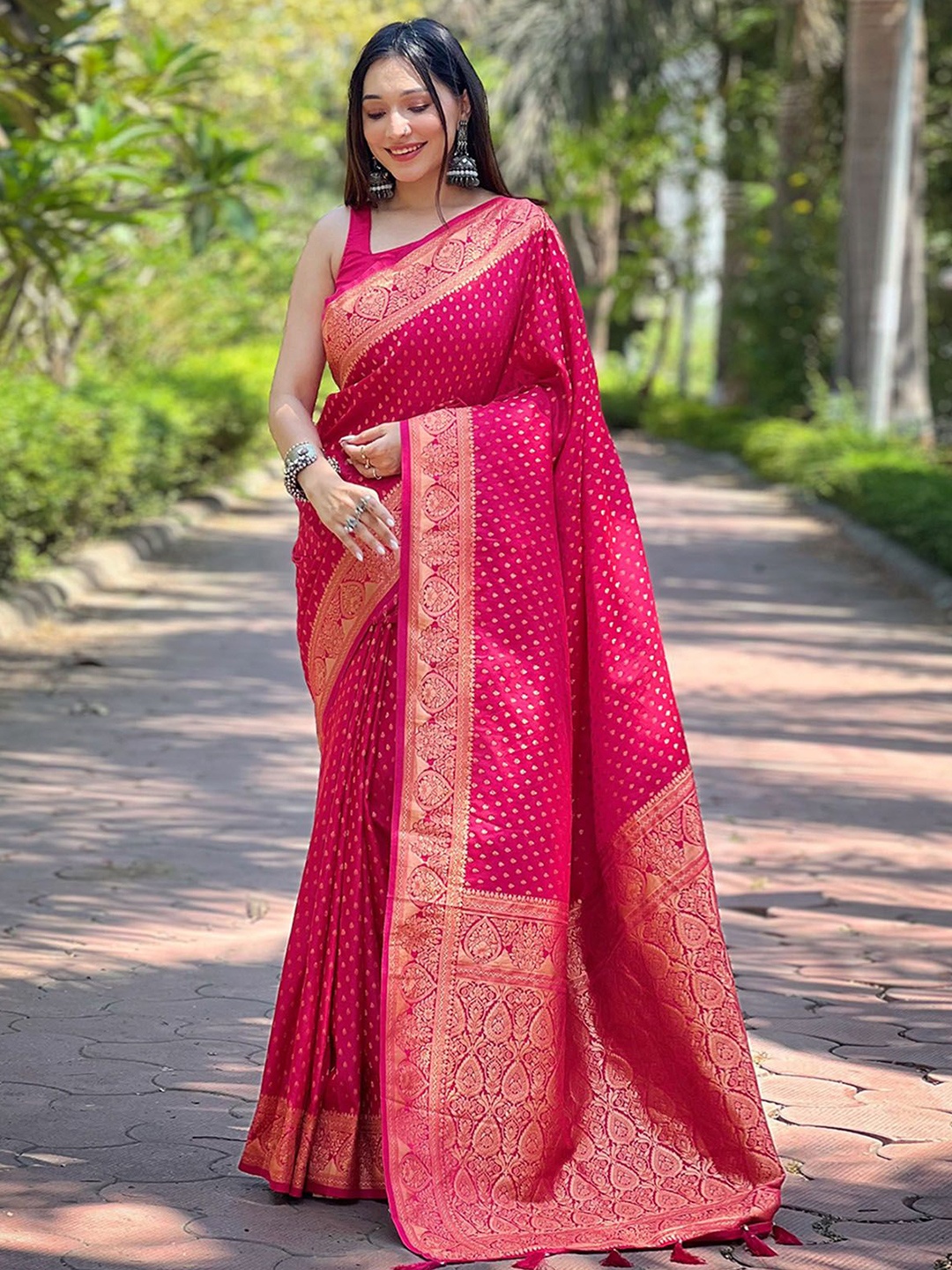 

ODETTE Ethnic Motifs Woven Design Zari Saree With Blouse Piece, Pink