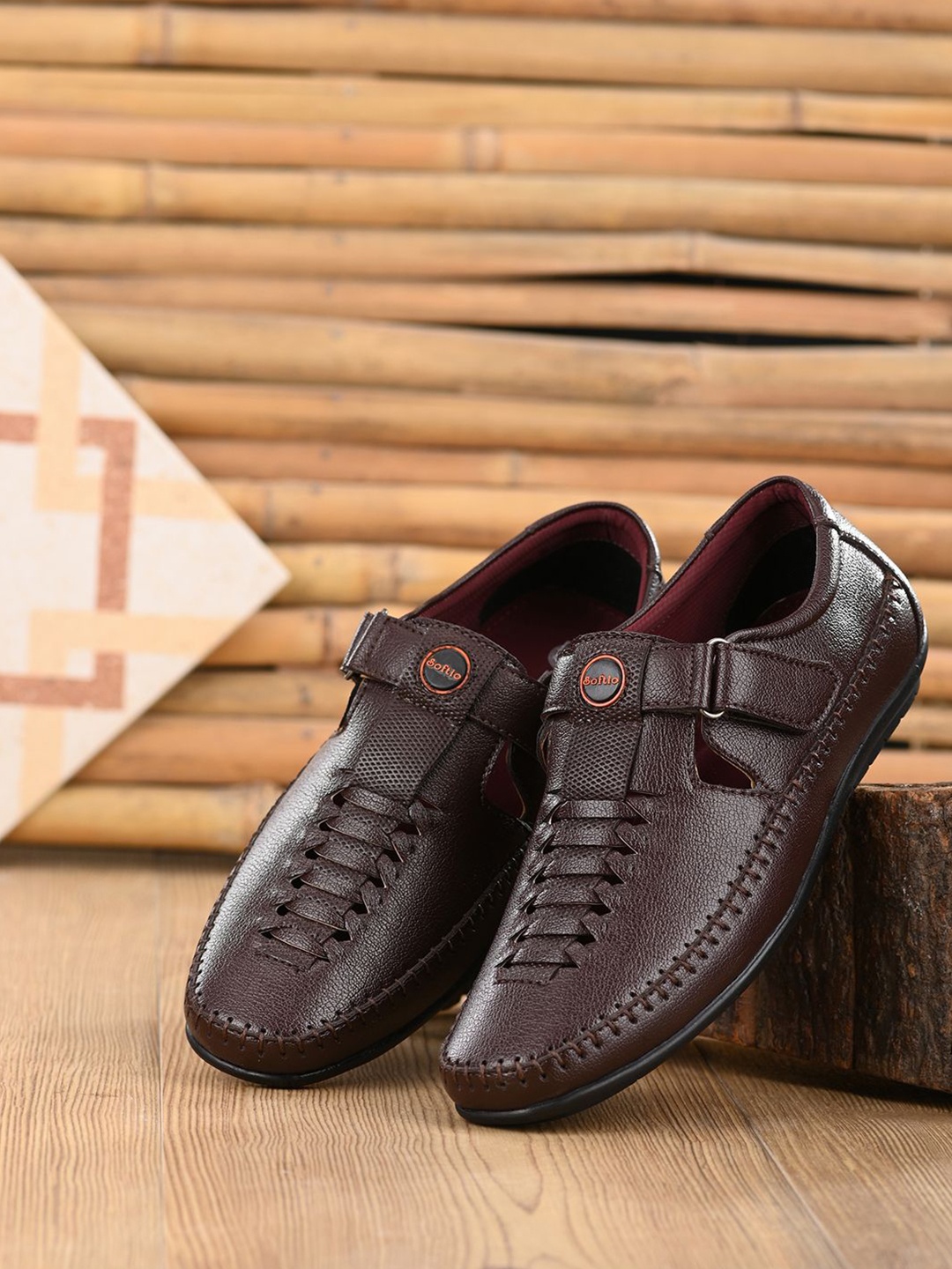 

SOFTIO Men Shoe-Style Sandals, Brown
