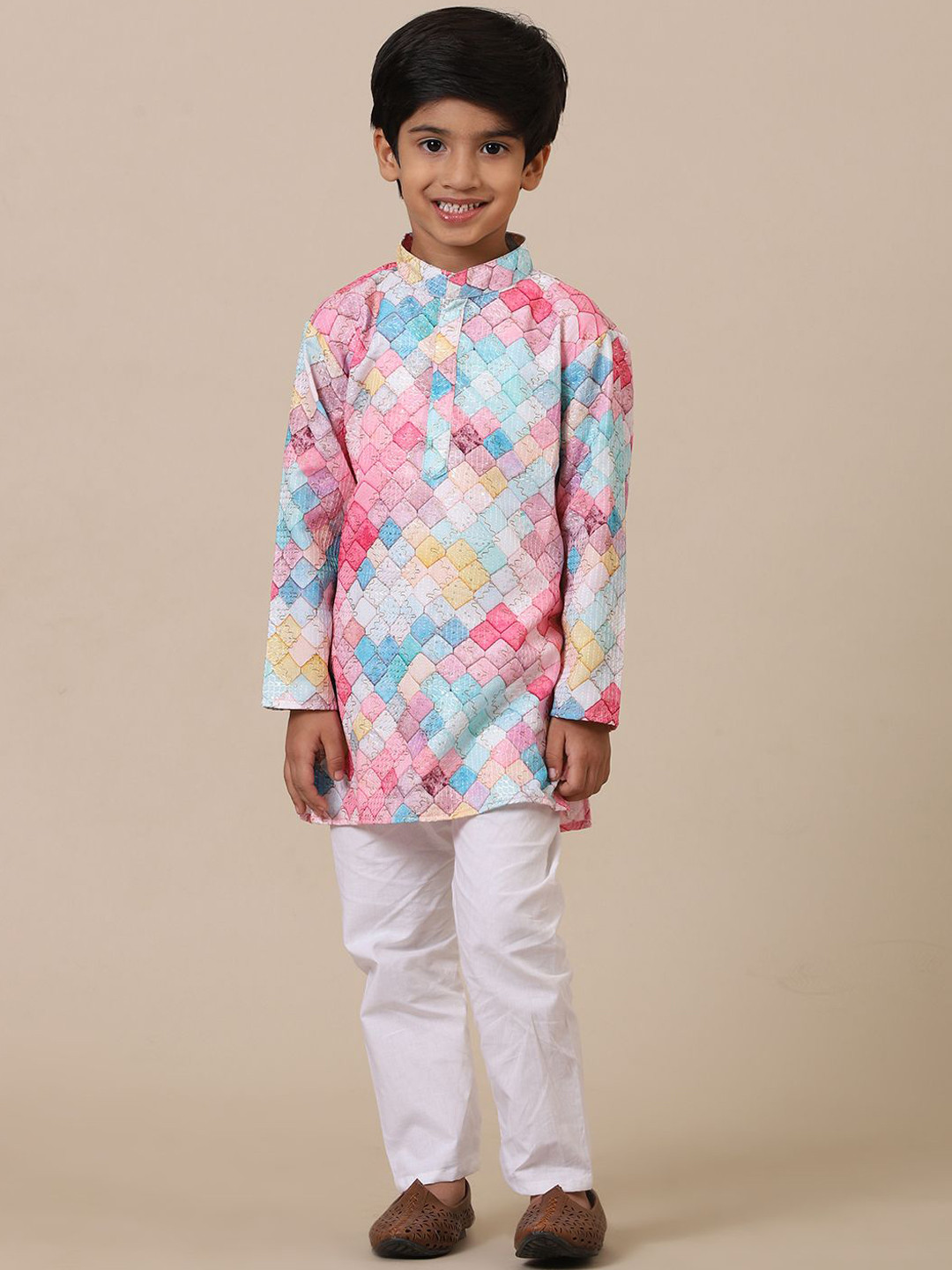 

Stuffie Land Boys Geometric Printed Mandarin Collar Pure Cotton Straight Kurta & Pyjamas, Pink