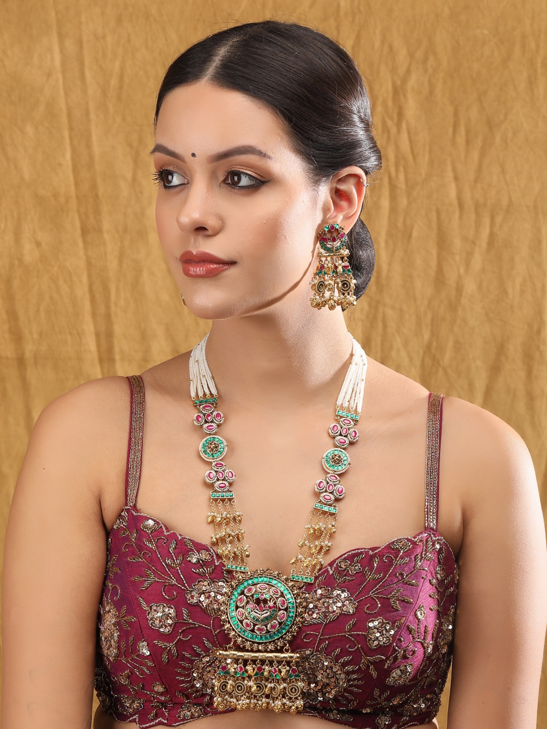 

AURAA TRENDS Gold-Plated Kundan-Studded & Beaded Jewellery Set