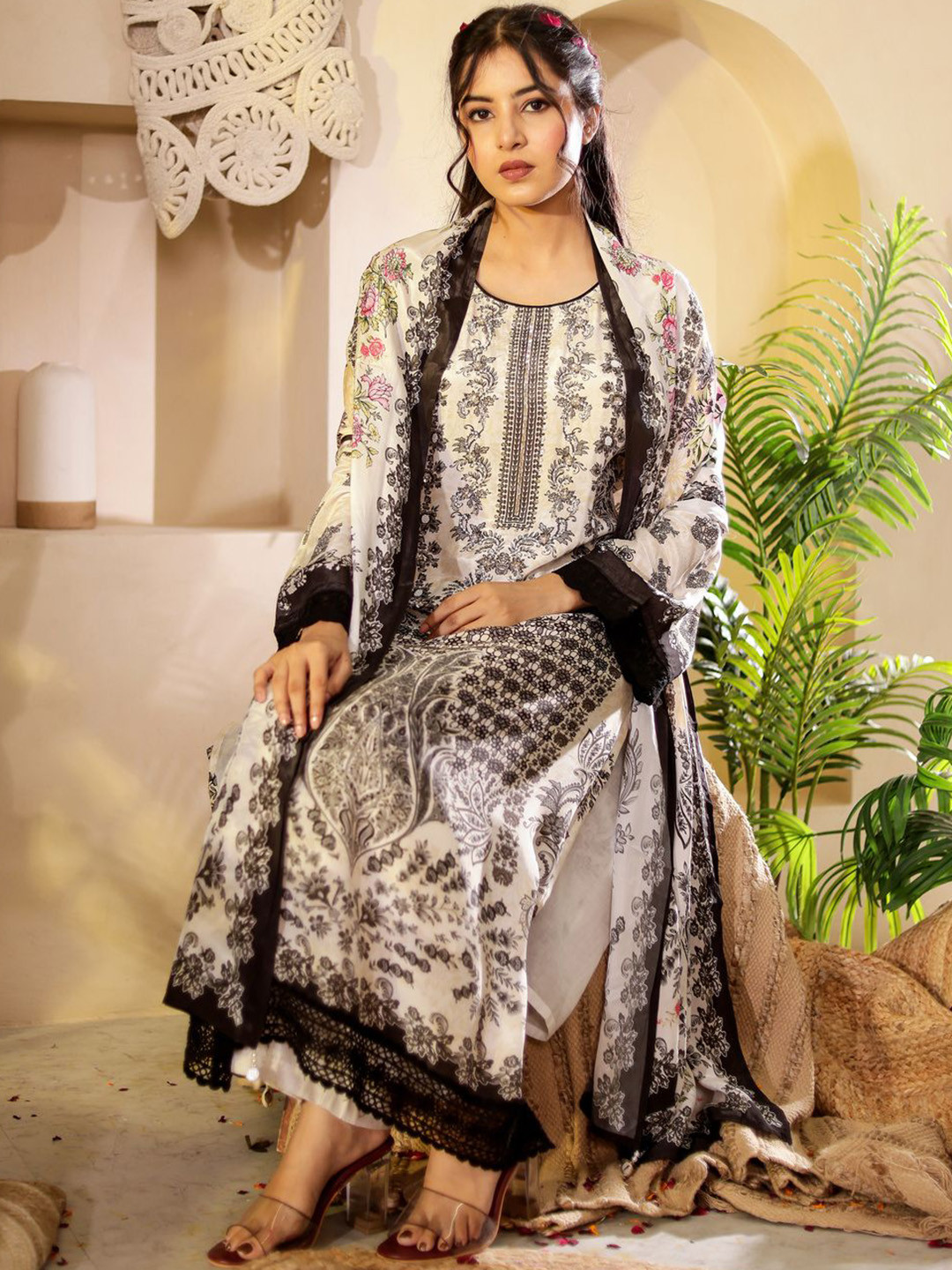 

Chandbaali Floral Printed Regular Silk Crepe Straight Kurta with Trousers & Dupatta, Off white