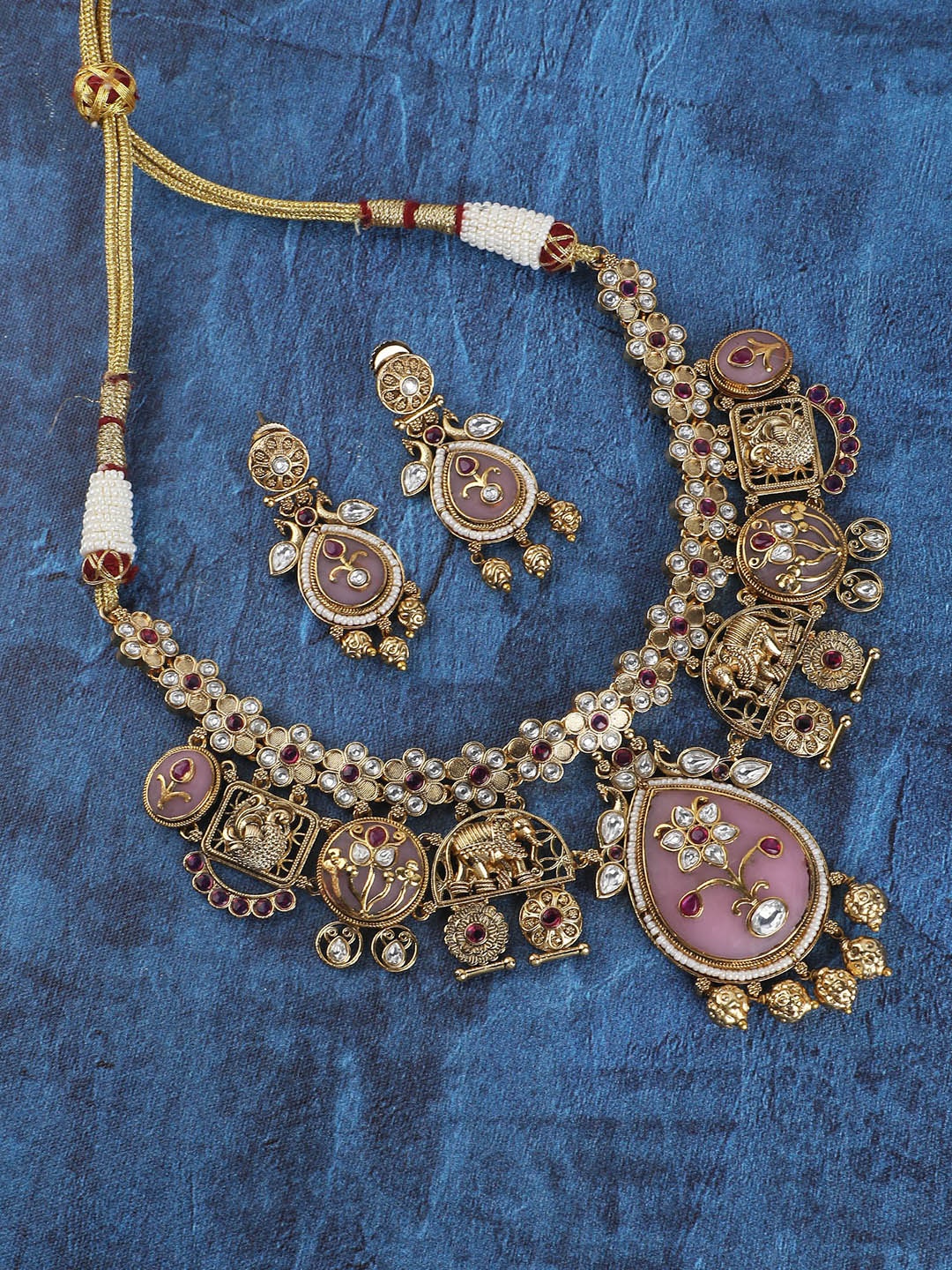 

AURAA TRENDS Gold-Plated Kundan-Studded & Beaded Jewellery Set