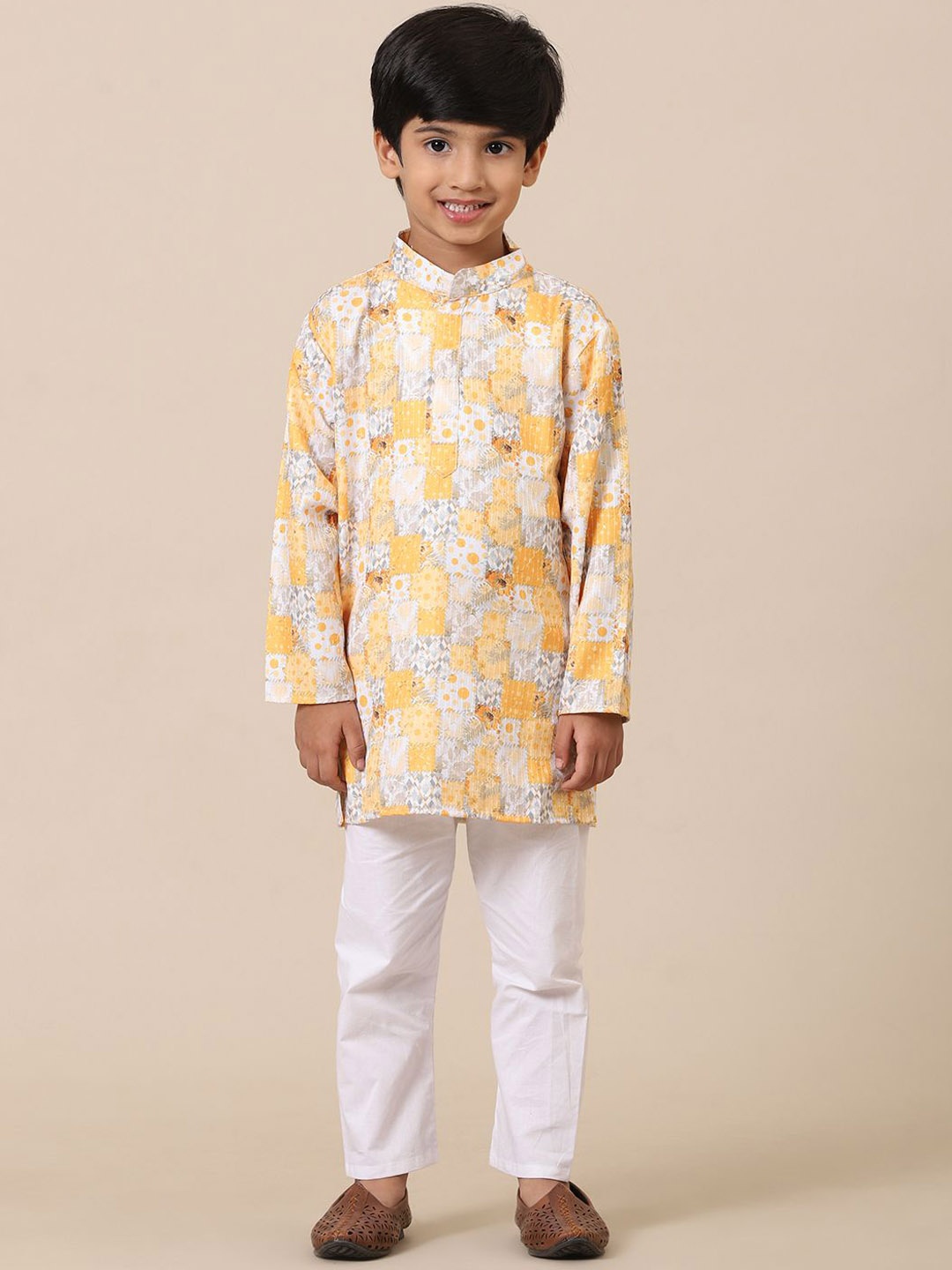 

Stuffie Land Boys Geometric Printed Mandarin Collar Pure Cotton Straight Kurta & Pyjamas, Yellow