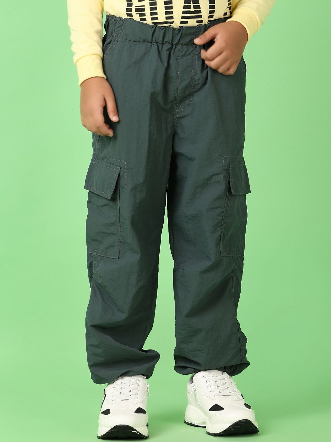 

V-Mart Boys Mid-Rise Cargos Trousers, Olive