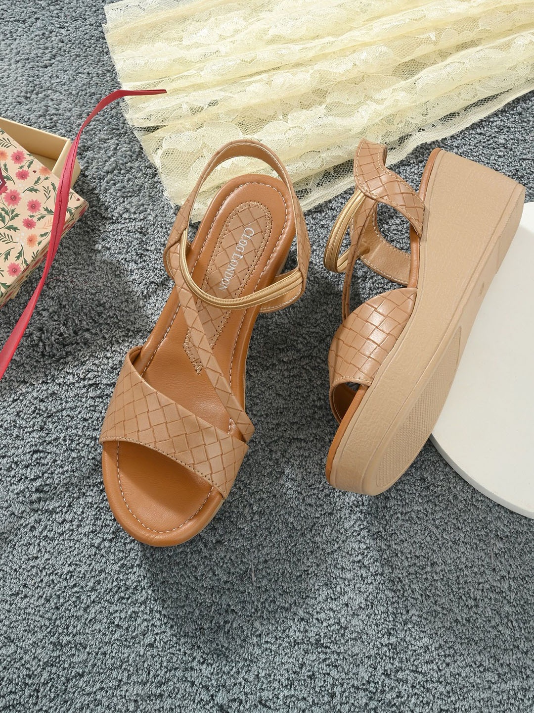 

CLOG LONDON Textured Wedge Sandals, Beige