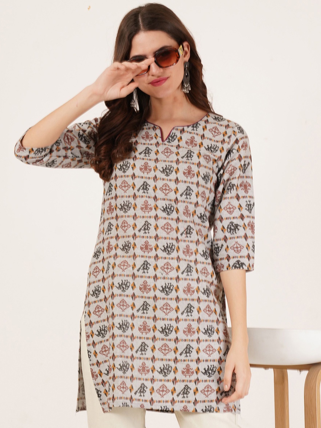 

Brownverse Geometric Printed Regular Cotton Straight Kurta, Grey