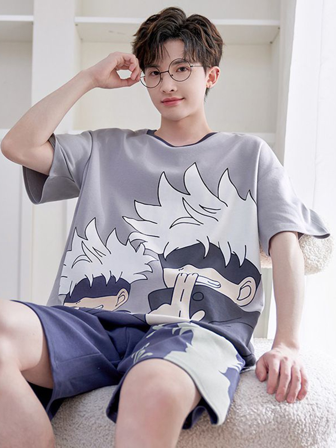 

StyleCast Grey Graphic Printed Round Neck T-shirt With Shorts