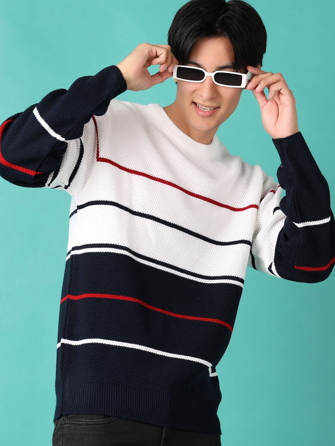 

V-Mart Men Colourblocked Pullover, Navy blue