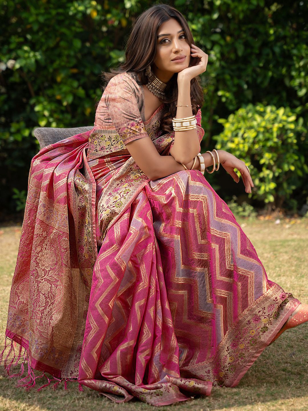 

ISHIKA FAB Woven Design Zari Organza Banarasi Saree, Pink