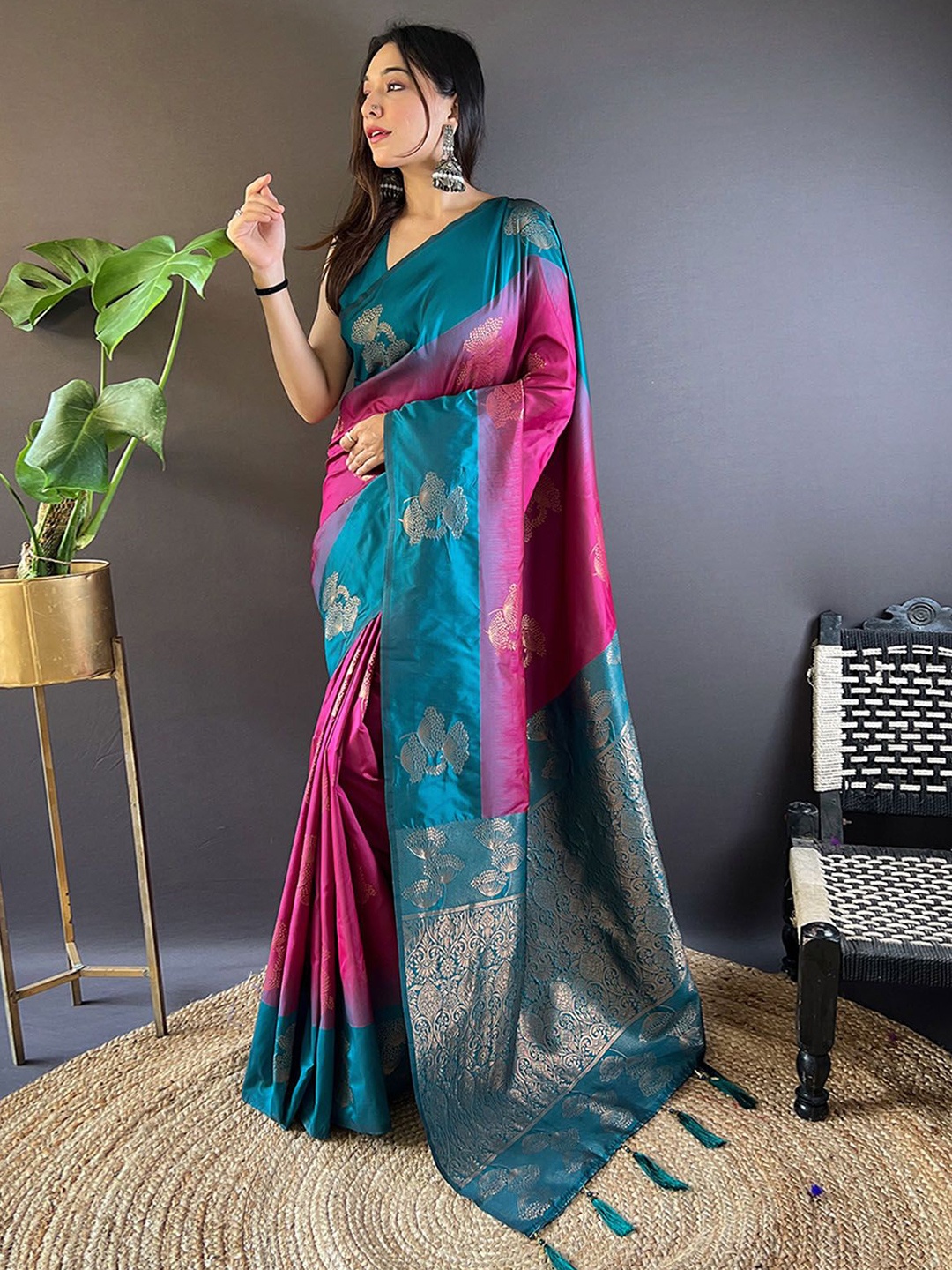 

ODETTE Woven Design Zari Saree with Blouse Piece, Pink