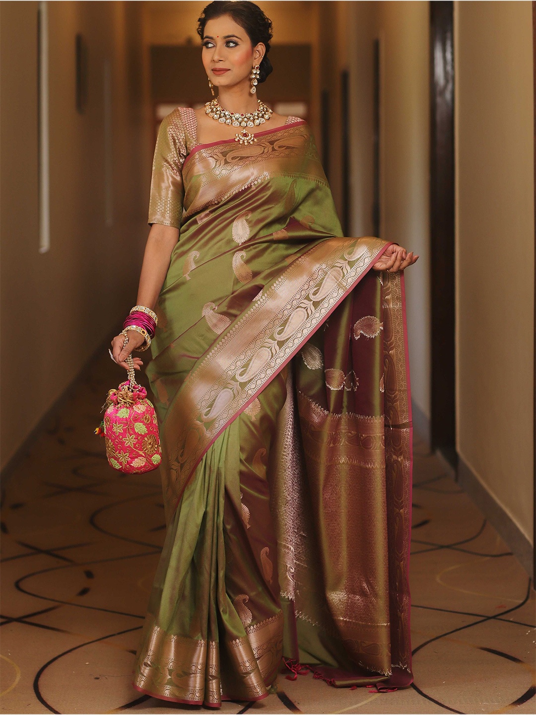 

Banarasee Woven Design Zari Banarasi Saree, Green