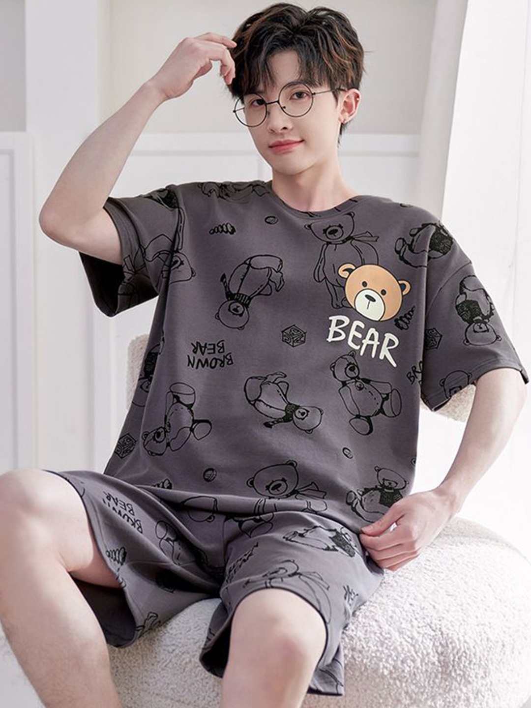 

StyleCast Graphic Printed Tshirt With Shorts, Brown