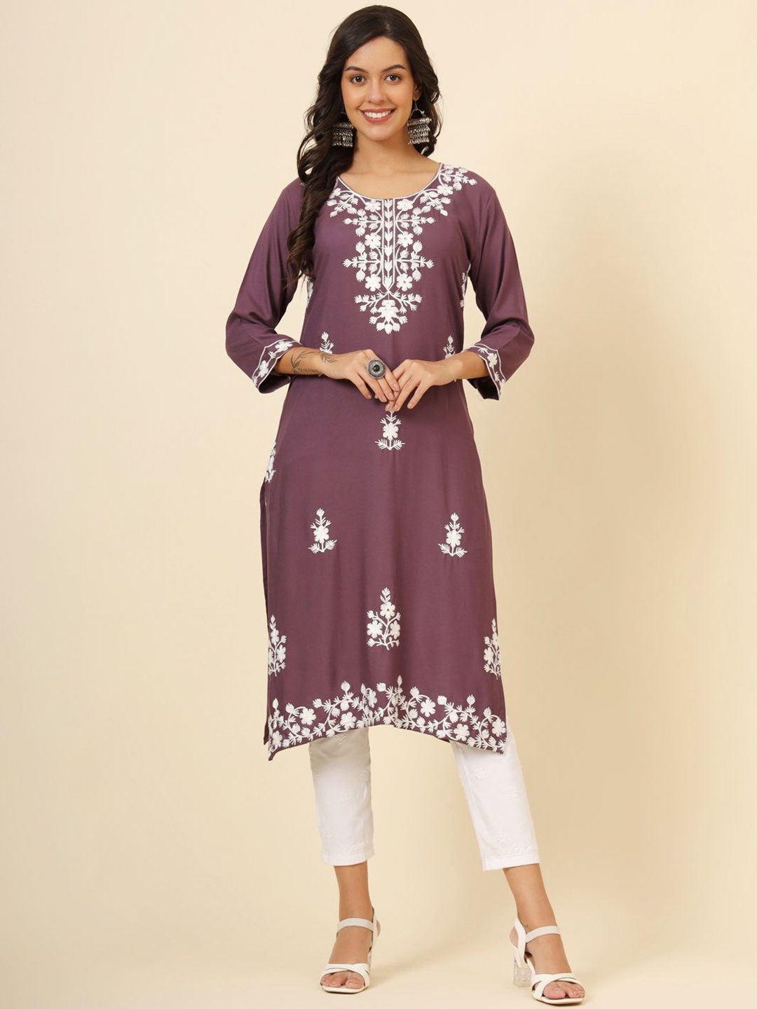 

HERE&NOW Floral Embroidered Thread Work Regular Straight Kurta, Purple