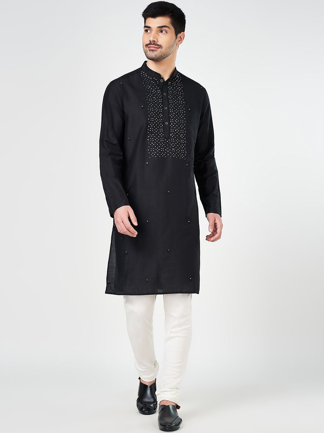 

indus route by Pantaloons Geometric Embroidered Mirror Work Mandarin Collar Straight Kurta, Black
