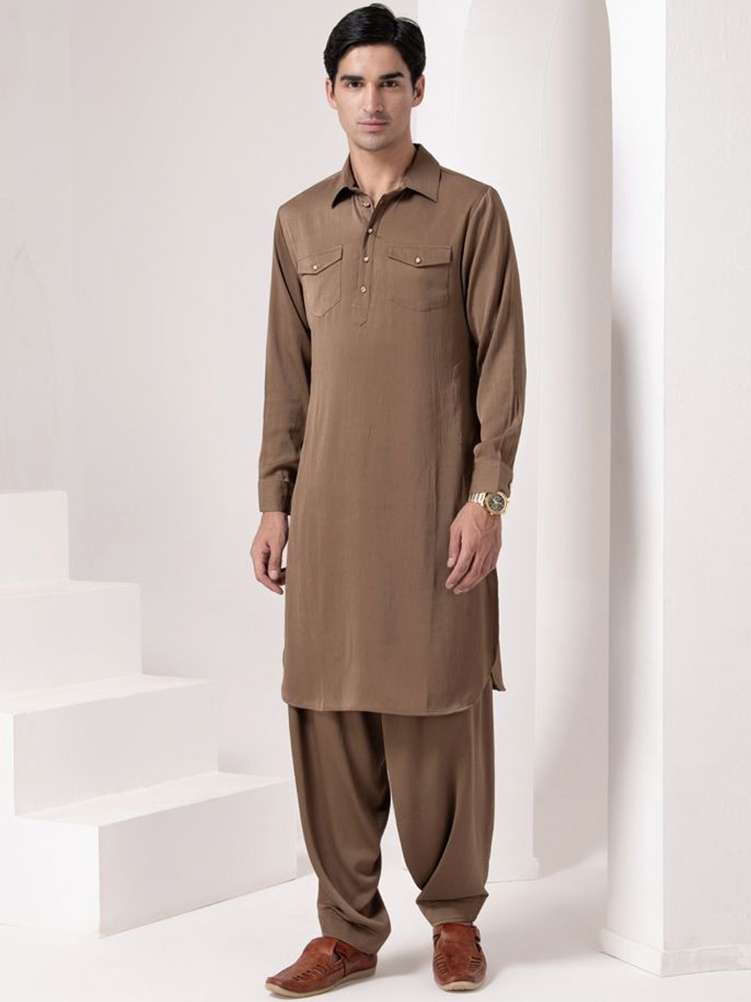 

BARARA ETHNIC Shirt Collar Long Sleeves Pathani Kurta with Trousers, Brown