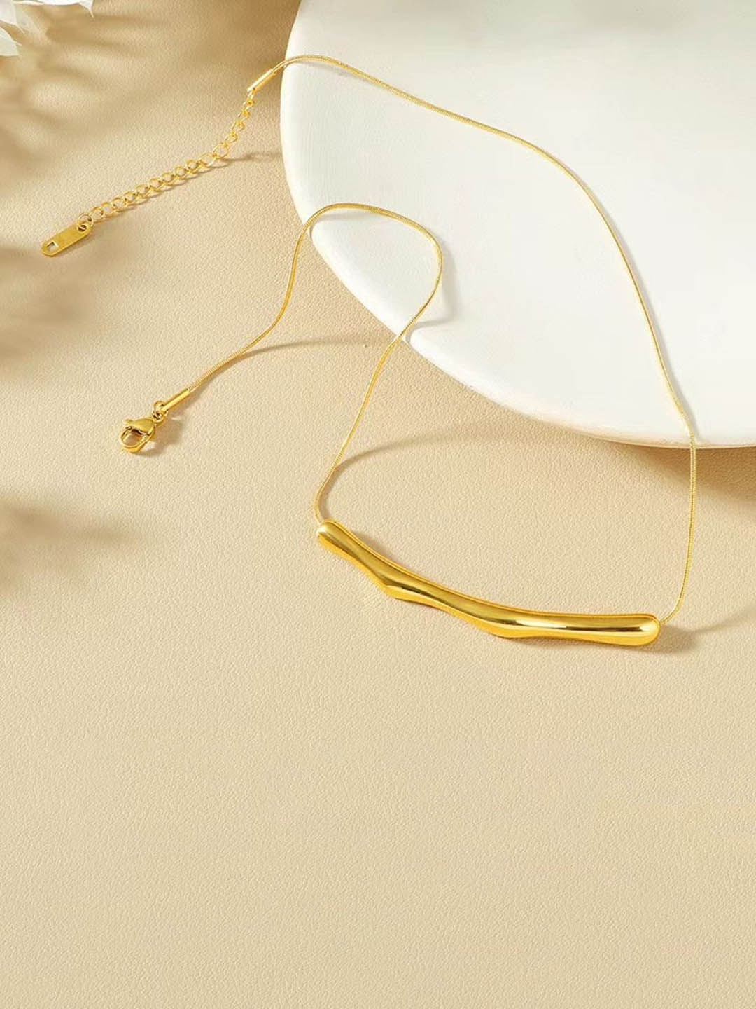

MYKI Elegant Gold Plated Stainless Steel Wavy Bar Necklace