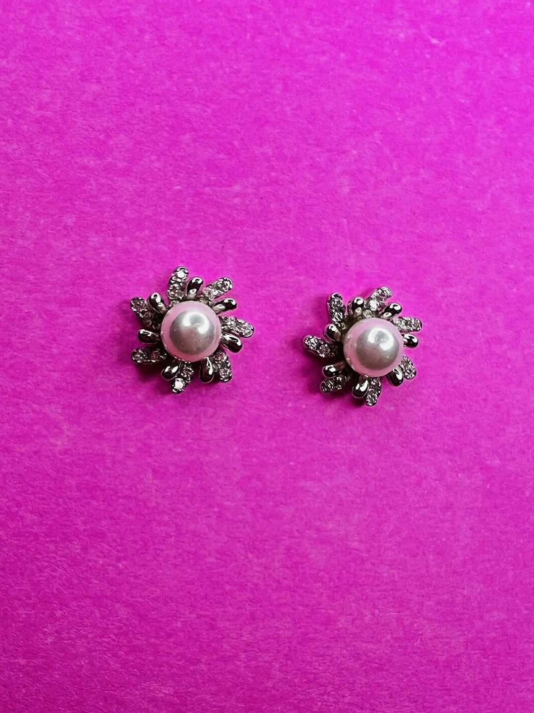 

Arte Jewels Sterling Silver American Diamond Studded Contemporary Oxidised Studs