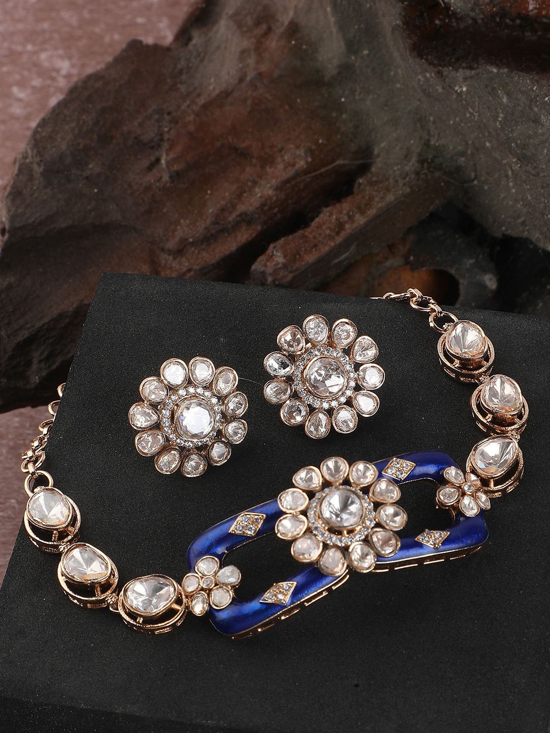 

AURAA TRENDS Gold-Plated Stone-Studded Jewellery Set