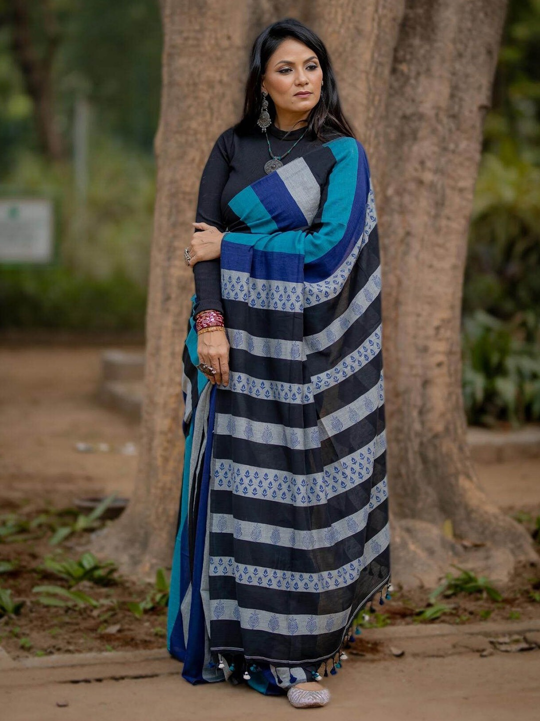 

SOULWEAVES Striped Pure Cotton Saree, Blue