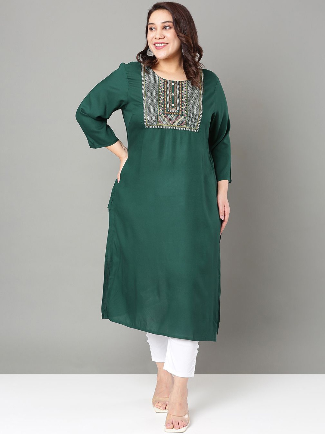 

Sztori Plus Size Geometric Embroidered Thread Work Straight Kurta, Green