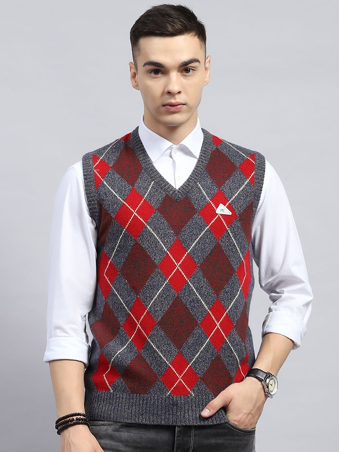 

Monte Carlo Men Colourblocked Woollen Sweater Vest, Grey