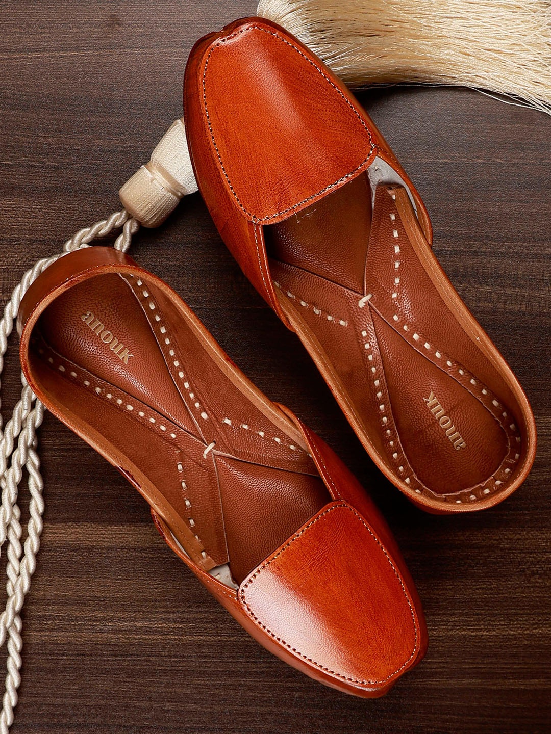 

Anouk Women Textured Mojaris Flats, Camel brown