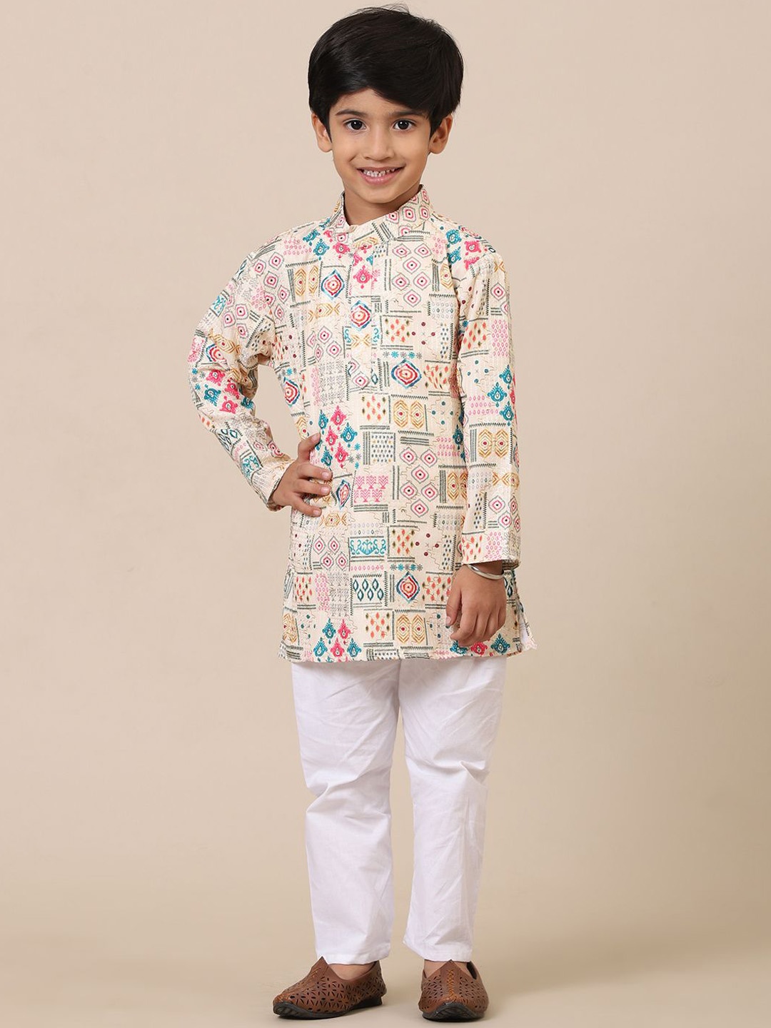 

Stuffie Land Boys Geometric Embroidered Regular Pure Cotton Straight Kurta with Pyjamas, Cream