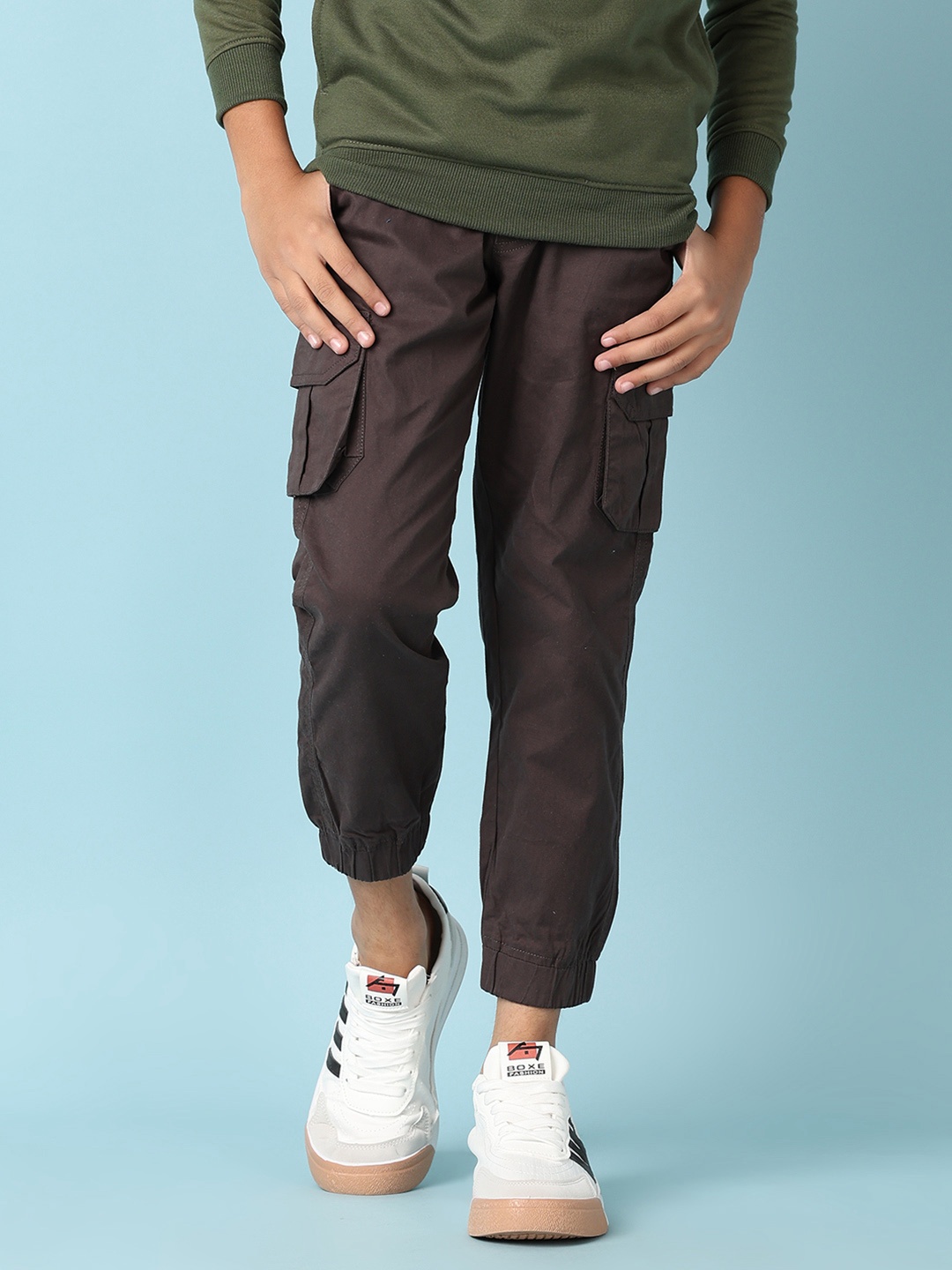 

V-Mart Boys Solid Mid-Rise Regular Fit Cargos, Grey