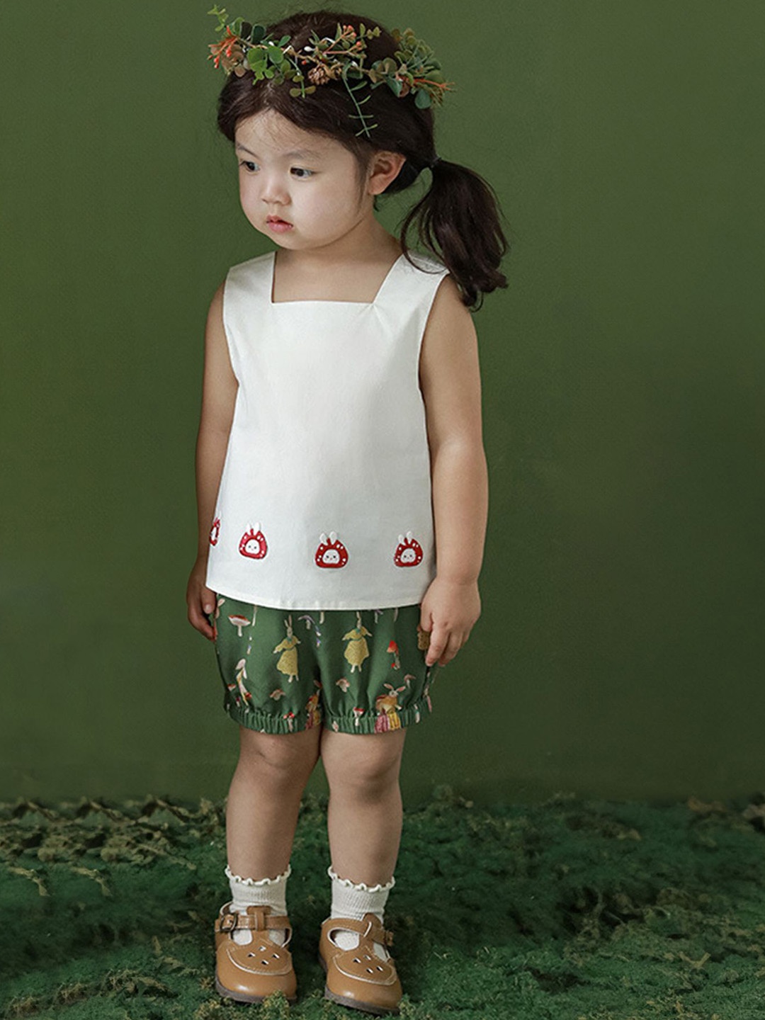 

LULU & SKY Girls Conversational Printed Cotton Loose Fit High-Rise Shorts, Green