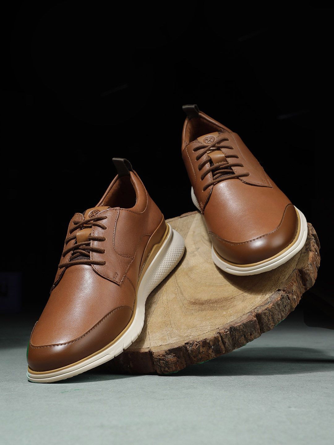 

Hush Puppies Men Lace-Ups Leather Derbys, Tan