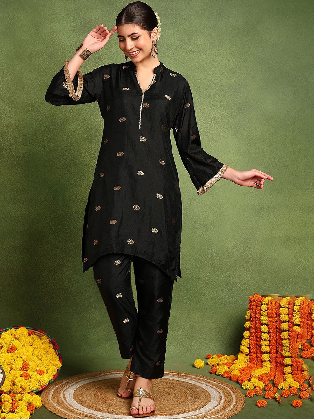 

Tahiliya Floral Printed Chanderi Silk Kurta with Trouser, Black
