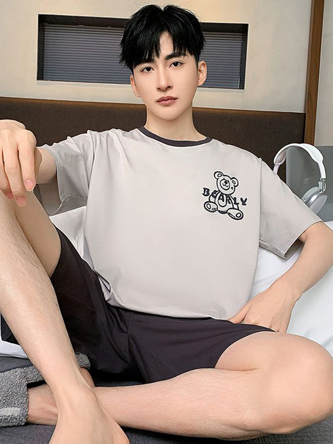 

StyleCast Grey Graphic Printed T-shirt With Shorts