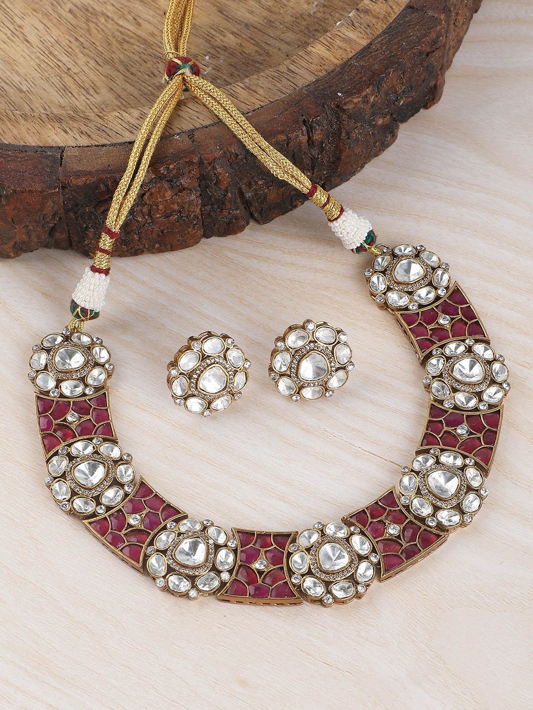 

AURAA TRENDS Gold-Plated Kundan Stone-Studded Jewellery Set