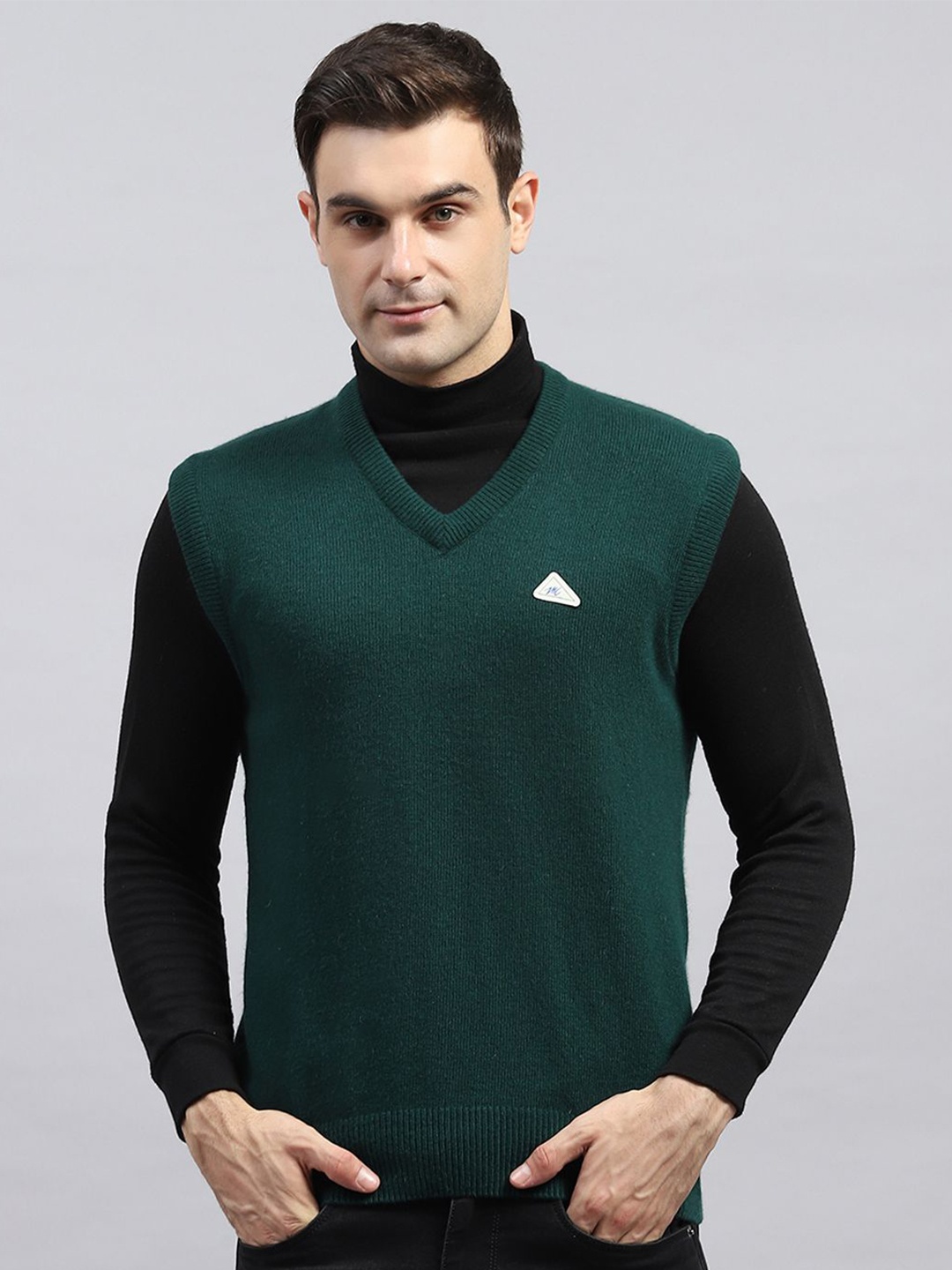 

Monte Carlo Men V-Neck Sleeveless Woollen Pullover, Green